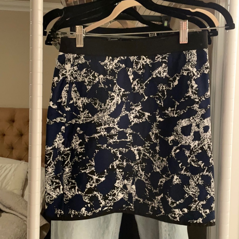 Black navy pattern mini skirt